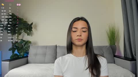 Snapshot of nicoleluuv chatting on 12/05/24, 01:17 Dua Lipa online show from 12/05/24, 01:17
