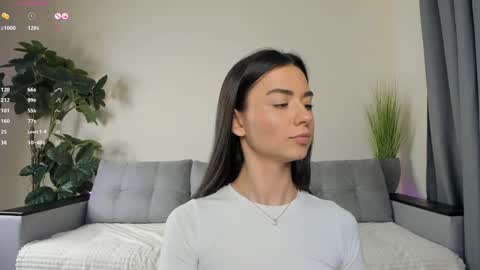 Snapshot of nicoleluuv chatting on 12/08/24, 07:11 Dua Lipa online show from 12/08/24, 07:11