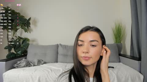 Snapshot of nicoleluuv chatting on 12/12/24, 07:26 Dua Lipa online show from 12/12/24, 07:26