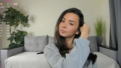 Snapshot of nicoleluuv chatting on 12/19/24, 01:07 Dua Lipa online show from 12/19/24, 01:07