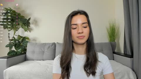 Snapshot of nicoleluuv chatting on 12/20/24, 07:17 Dua Lipa online show from 12/20/24, 07:17