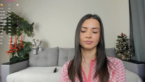 Snapshot of nicoleluuv chatting on 12/25/24, 01:09 Dua Lipa online show from 12/25/24, 01:09