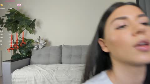 Snapshot of nicoleluuv chatting on 12/25/24, 07:13 Dua Lipa online show from 12/25/24, 07:13