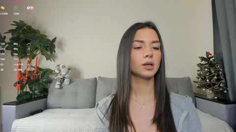 Snapshot of nicoleluuv chatting on 12/26/24, 01:10 Dua Lipa online show from 12/26/24, 01:10