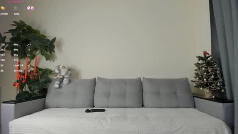 Snapshot of nicoleluuv chatting on 12/27/24, 01:07 Dua Lipa online show from 12/27/24, 01:07