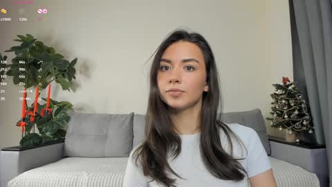 Snapshot of nicoleluuv chatting on 12/29/24, 01:06 Dua Lipa online show from 12/29/24, 01:06