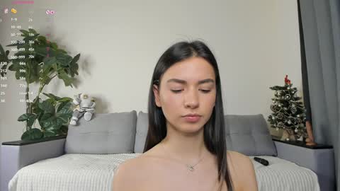 Snapshot of nicoleluuv chatting on 01/03/25, 04:06 Dua Lipa online show from 01/03/25, 04:06