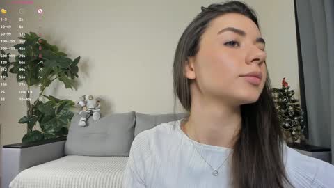 Snapshot of nicoleluuv chatting on 01/05/25, 01:04 Dua Lipa online show from 01/05/25, 01:04
