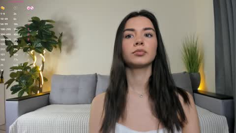 Snapshot of nicoleluuv chatting on 01/09/25, 01:02 Dua Lipa online show from 01/09/25, 01:02