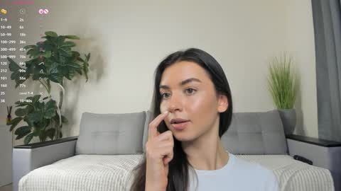 Snapshot of nicoleluuv chatting on 01/09/25, 04:06 Dua Lipa online show from 01/09/25, 04:06