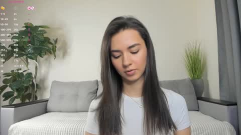 Snapshot of nicoleluuv chatting on 01/10/25, 01:09 Dua Lipa online show from 01/10/25, 01:09