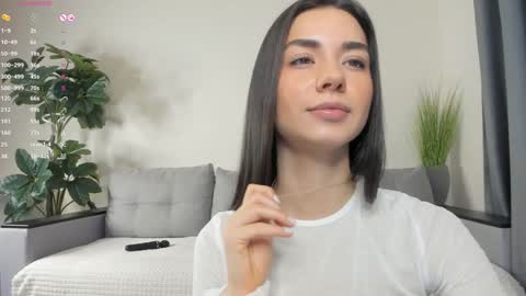 Snapshot of nicoleluuv chatting on 01/22/25, 01:11 Dua Lipa online show from 01/22/25, 01:11