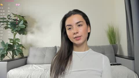 Snapshot of nicoleluuv chatting on 01/27/25, 07:13 Dua Lipa online show from 01/27/25, 07:13