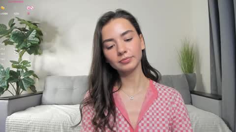 Snapshot of nicoleluuv chatting on 01/30/25, 07:15 Dua Lipa online show from 01/30/25, 07:15