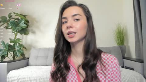 Snapshot of nicoleluuv chatting on 02/02/25, 07:14 Dua Lipa online show from 02/02/25, 07:14