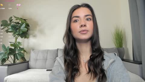 Snapshot of nicoleluuv chatting on 02/07/25, 01:11 Dua Lipa online show from 02/07/25, 01:11