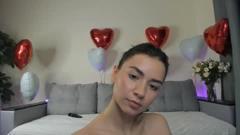 Snapshot of nicoleluuv chatting on 02/13/25, 07:21 Dua Lipa online show from 02/13/25, 07:21