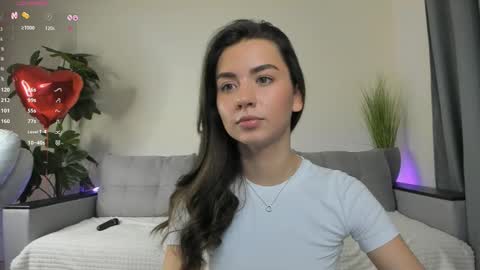 Snapshot of nicoleluuv chatting on 02/20/25, 04:25 Dua Lipa online show from 02/20/25, 04:25