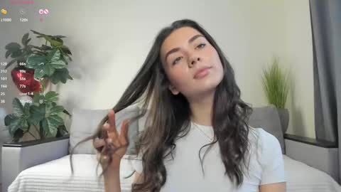Snapshot of nicoleluuv chatting on 02/26/25, 01:08 Dua Lipa online show from 02/26/25, 01:08