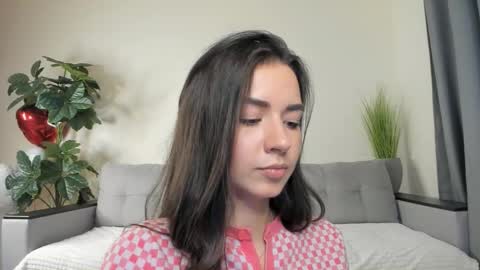 Snapshot of nicoleluuv chatting on 03/03/25, 07:17 Dua Lipa online show from 03/03/25, 07:17