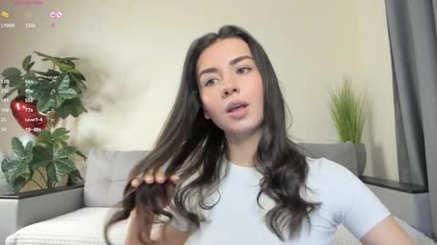 Snapshot of nicoleluuv chatting on 03/05/25, 01:06 Dua Lipa online show from 03/05/25, 01:06