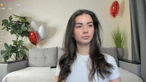 Snapshot of nicoleluuv chatting on 03/10/25, 01:10 Dua Lipa online show from 03/10/25, 01:10