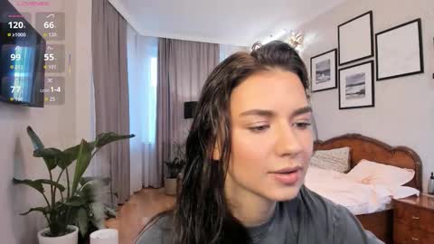 Snapshot of nicoleluuv chatting on 10/15/25, 01:11 Dua Lipa online show from 10/15/25, 01:11