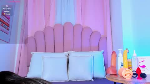 nicolemadrird online show from 02/12/26, 11:27