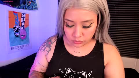 Snapshot of nicoleozzyy chatting on 12/31/24, 08:02 Nico online show from 12/31/24, 08:02