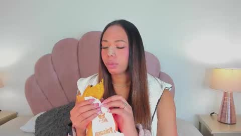 Snapshot of nicoleparadise_ chatting on 11/18/25, 12:42 NICOLE online show from 11/18/25, 12:42