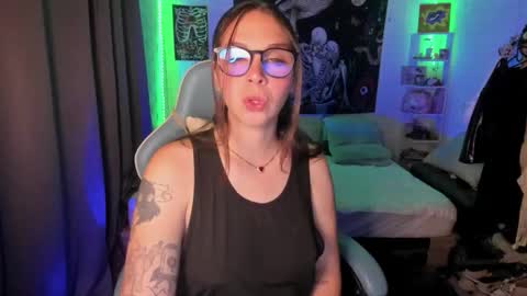 Nicol independent model online show from 11/10/25, 11:48