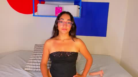 N I C O L E T  online show from 12/19/25, 12:01