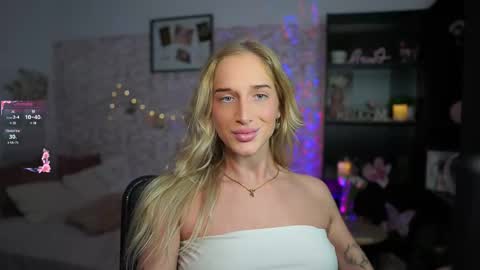 Snapshot of nicolette__shea_ chatting on 03/09/25, 05:06 nicolette__shea_ online show from 03/09/25, 05:06