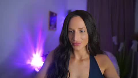 Snapshot of nicolette__shea_ chatting on 07/06/26, 06:10 nicolette__shea_ online show from 07/06/26, 06:10