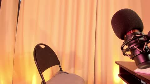 Snapshot of nicolette_tay chatting on 02/08/25, 04:57 Nicol online show from 02/08/25, 04:57