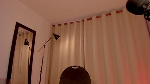 Snapshot of nicolette_tay chatting on 02/19/25, 06:43 Nicol online show from 02/19/25, 06:43