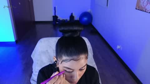 Nicoll  Independent model online show from 04/11/26, 07:45