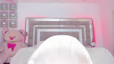 Nicolle online show from 04/21/26, 12:22