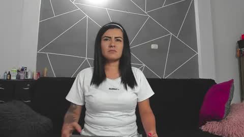 nicolle gomes online show from 03/06/26, 02:41