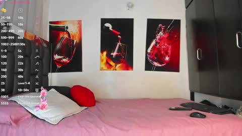 nicolle_hanks1 online show from 04/24/26, 02:36