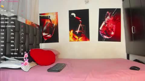 nicolle_hanks1 online show from 04/25/26, 02:25