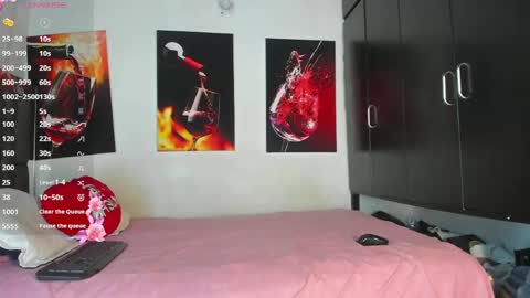 nicolle_hanks1 online show from 04/26/26, 01:58