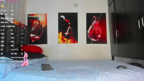 nicolle_hanks1 online show from 05/14/26, 02:07