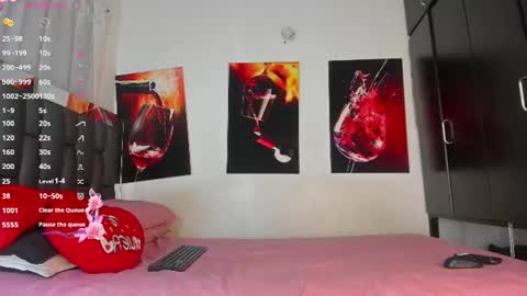 nicolle_hanks1 online show from 06/23/26, 02:09