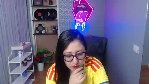 Nicolle  online show from 08/08/26, 11:34