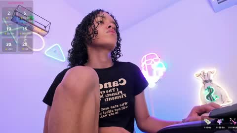 nicolle_smithh_ online show from 04/11/26, 12:20