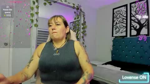 Snapshot of nicolleegp chatting on 02/25/26, 11:42 Daniela aponte online show from 02/25/26, 11:42