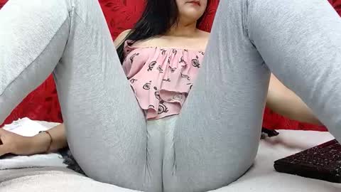 Snapshot of nicolleowens chatting on 10/29/25, 09:49 NICOLLE online show from 10/29/25, 09:49