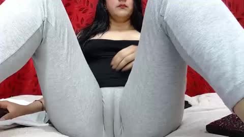 Snapshot of nicolleowens chatting on 11/04/25, 09:36 NICOLLE online show from 11/04/25, 09:36