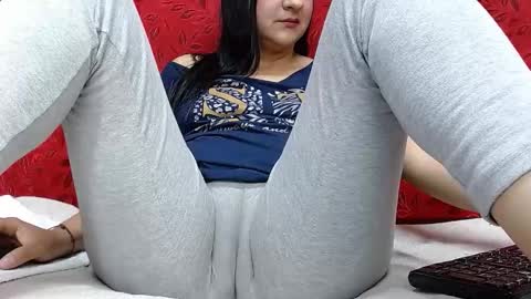 Snapshot of nicolleowens chatting on 11/18/25, 11:37 NICOLLE online show from 11/18/25, 11:37